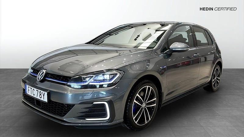 Begagnad VW Golf VIII GTE 204 HK (150 kW) 2020 Grå