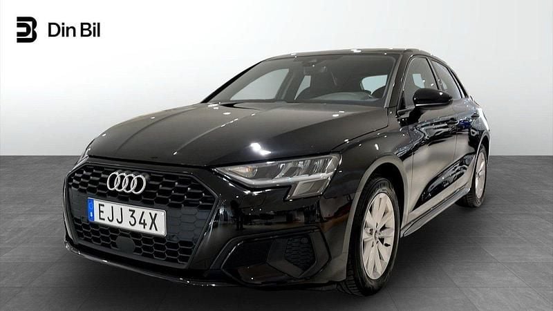 Svart Begagnad 2023 Audi A3 Sportback Proline Halvkombi | 264 900 kr (Marknadspris) - Bild 1/4