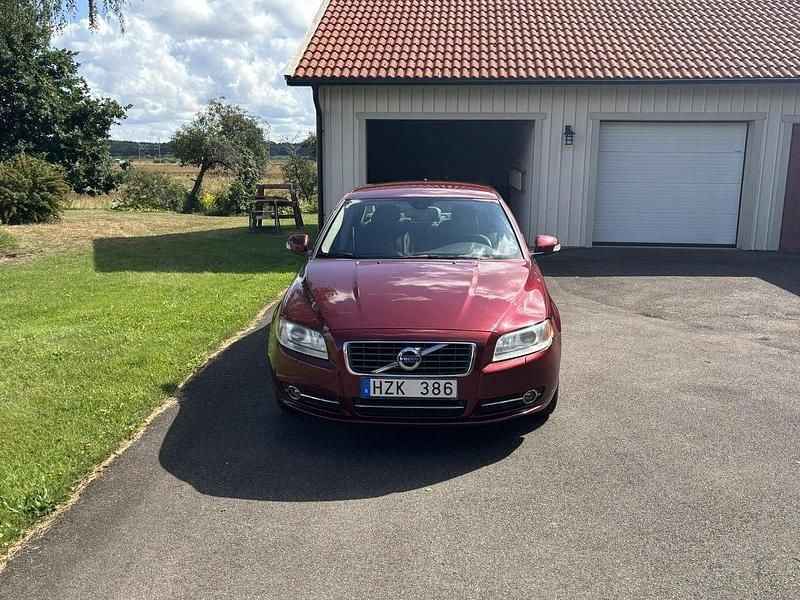 Röd Begagnad 2010 Volvo S80 Momentum Sedan | 65 000 kr (Marknadspris) - Bild 1/4