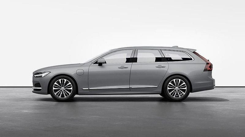 Grå Begagnad 2024 Volvo V90 Core Kombi | 529 900 kr (Marknadspris) - Bild 1/4