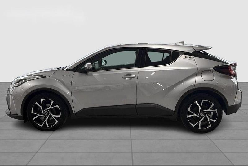 Grå Begagnad 2021 Toyota C-HR Edition SUV | 240 000 kr (Marknadspris) - Bild 1/4