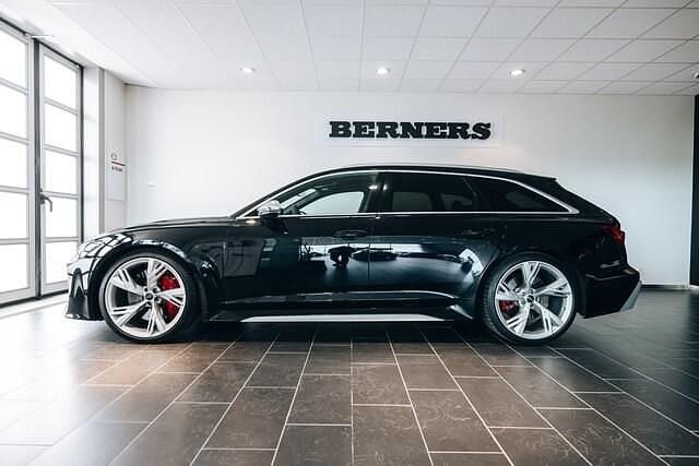 Sebringsvart kristalleffekt Begagnad 2021 Audi RS6 Kombi | 1 029 000 kr (Marknadspris) - Bild 1/4