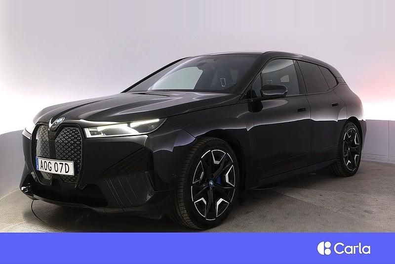 Svart Begagnad 2022 BMW iX Sport Line SUV | 599 900 kr (Marknadspris) - Bild 1/4