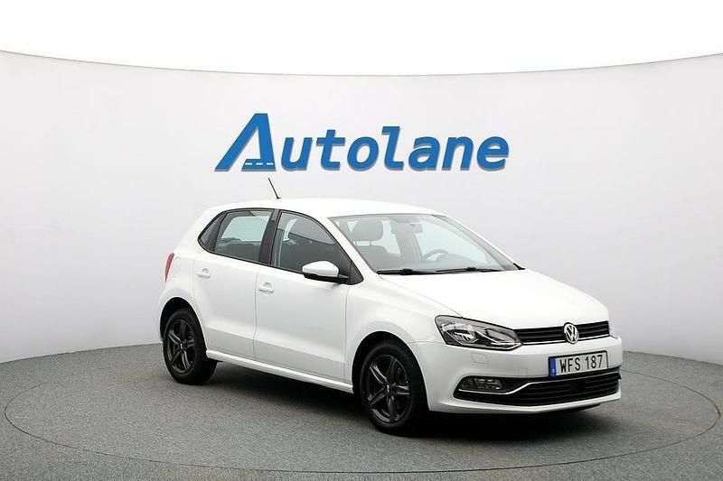 Vit Begagnad 2014 VW Polo Halvkombi | 109 900 kr (Marknadspris) - Bild 1/3