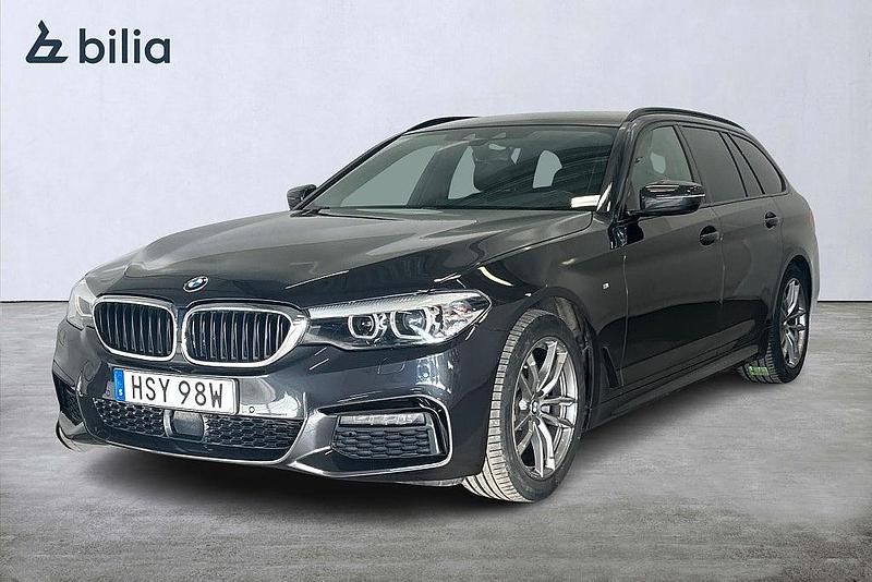 Grå Begagnad 2020 BMW 520 M Sport Kombi | 324 000 kr (Marknadspris) - Bild 1/4