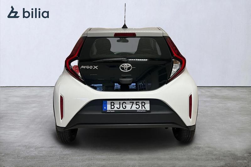 Begagnad Toyota Aygo X Play 72 HK (52 kW) 2022 Vit SUV