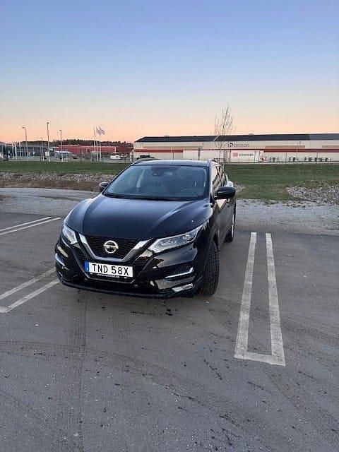 Metallic Begagnad 2020 Nissan Qashqai SUV | 200 000 kr (Marknadspris) - Bild 1/4