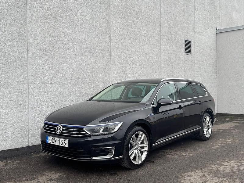 Svart Begagnad 2016 VW Passat GTE Kombi | 119 000 kr (Marknadspris) - Bild 1/4