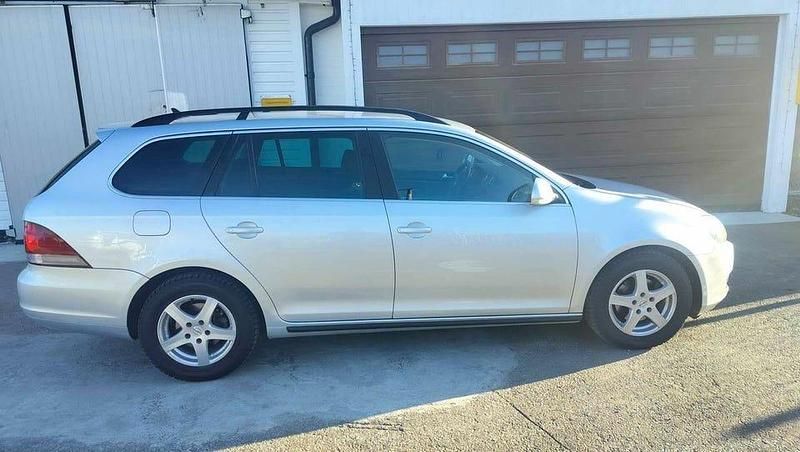 Silver Begagnad 2013 VW Golf VII Kombi | 69 900 kr (Marknadspris) - Bild 1/4