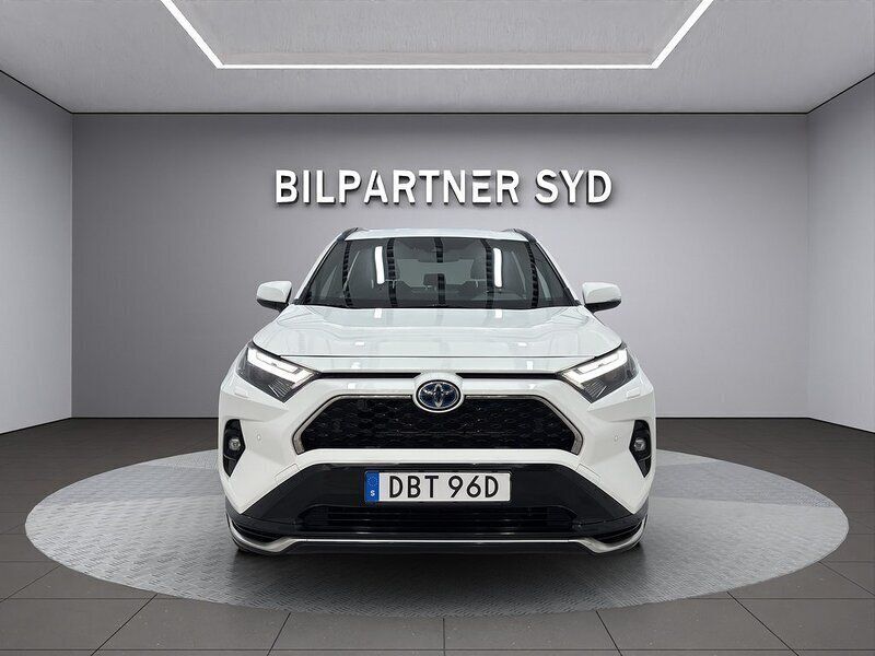 Vit Begagnad 2022 Toyota RAV4 Hybrid Active SUV | 339 900 kr (Bra pris) - Bild 1/3