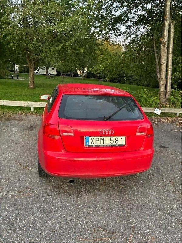 Röd Begagnad 2006 Audi A3 Sportback Attraction Halvkombi | 20 000 kr (Marknadspris) - Bild 1/4