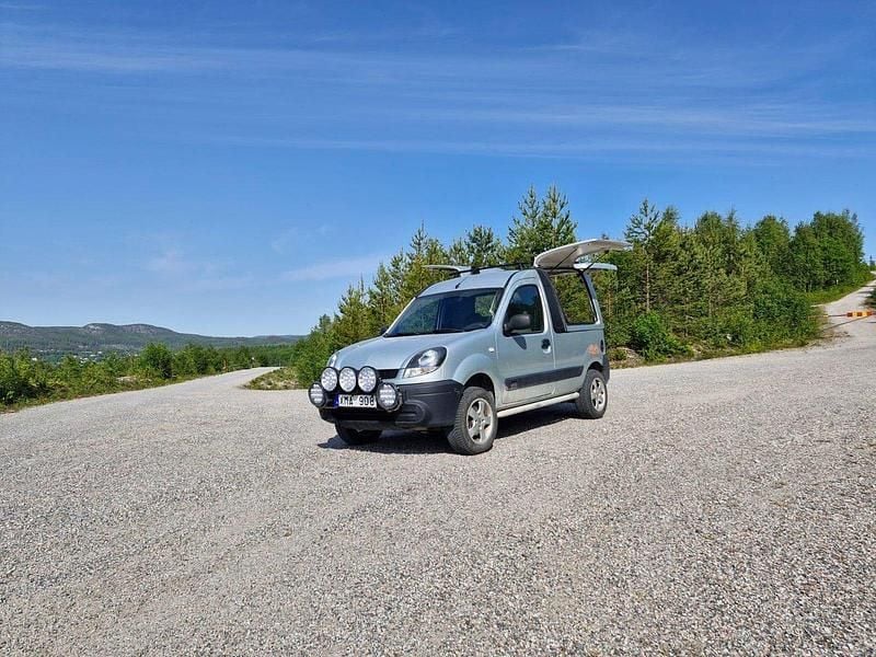 Grå Begagnad 2004 Renault Kangoo Minibuss | 49 999 kr - Bild 1/4