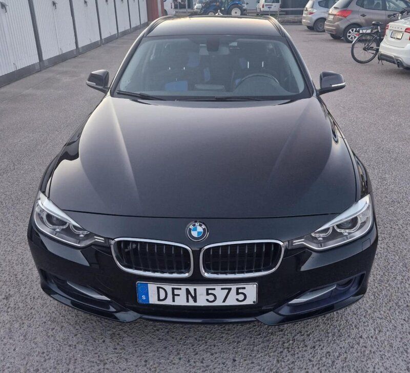 Svart Begagnad 2015 BMW 318 Performance Kombi | 120 000 kr (Marknadspris) - Bild 1/4