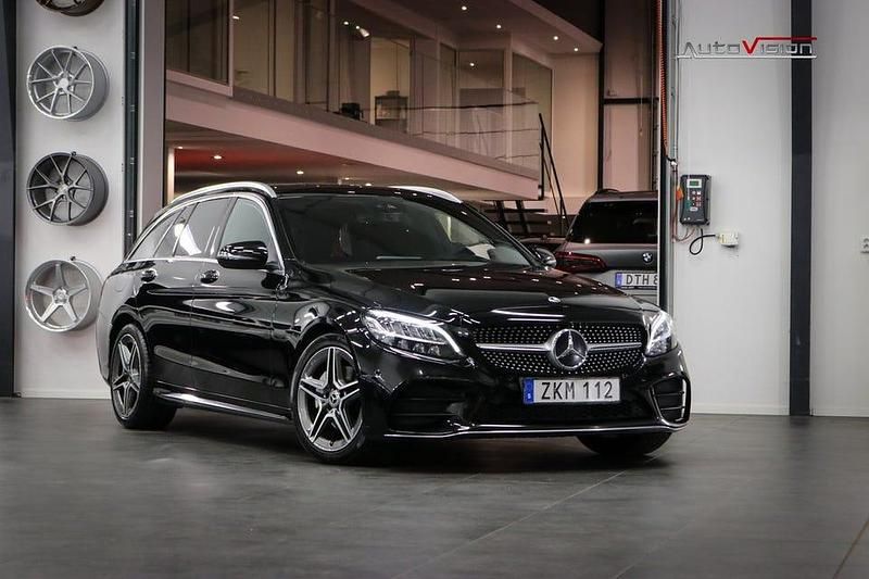 Svart Begagnad 2018 Mercedes C200 AMG Kombi | 239 900 kr (Marknadspris) - Bild 1/4