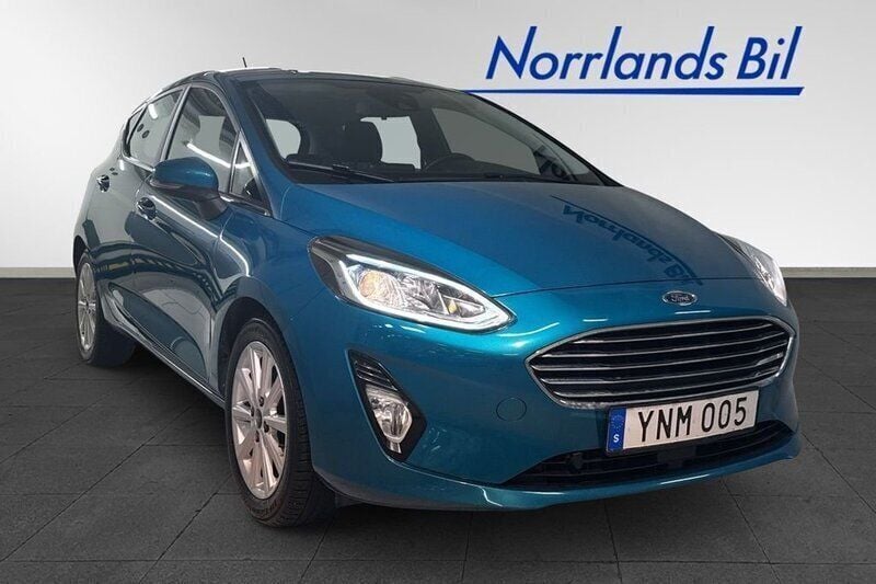Blå Begagnad 2017 Ford Fiesta Halvkombi | 99 000 kr (Marknadspris) - Bild 1/4