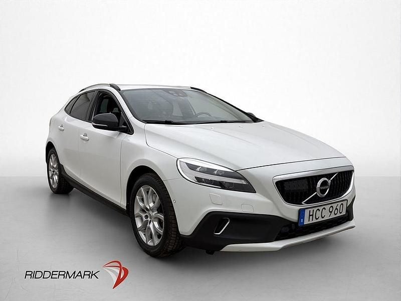 Begagnad Volvo V40 CC Summum 152 HK (111 kW) 2017 Vit Kombi
