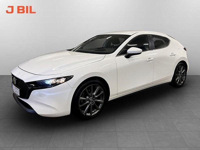 Vit Begagnad 2021 Mazda 3 Sky Halvkombi | 199 900 kr (Bra pris) - Bild 1/3