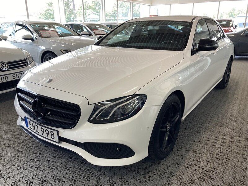 Vit Begagnad 2016 Mercedes E220 Sedan | 199 000 kr (Lite dyr) - Bild 1/4