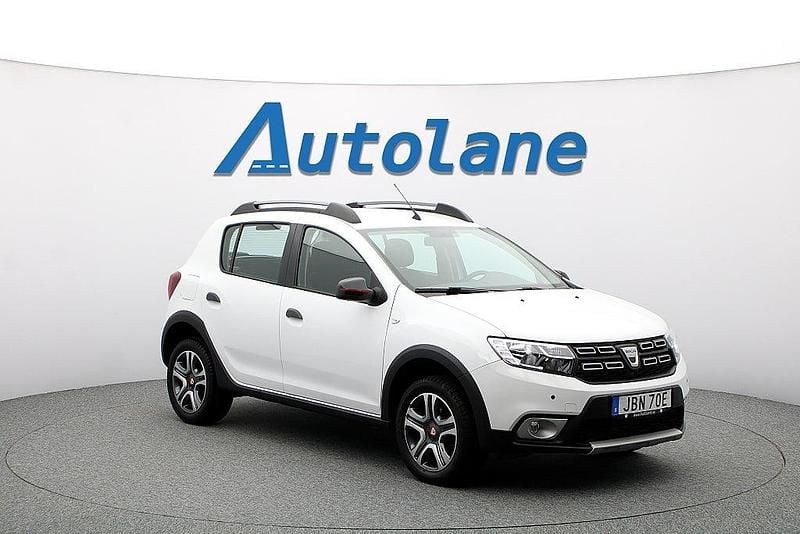 Vit Begagnad 2019 Dacia Sandero Stepway Halvkombi | 114 900 kr (Dyr) - Bild 1/3