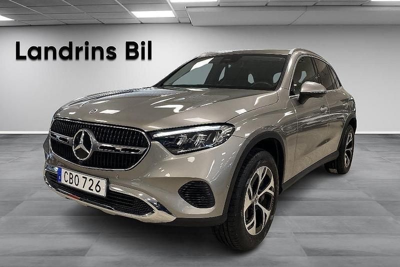 Silver Begagnad 2023 Mercedes GLC300e Avantgarde SUV | 619 000 kr (Superpris) - Bild 1/4