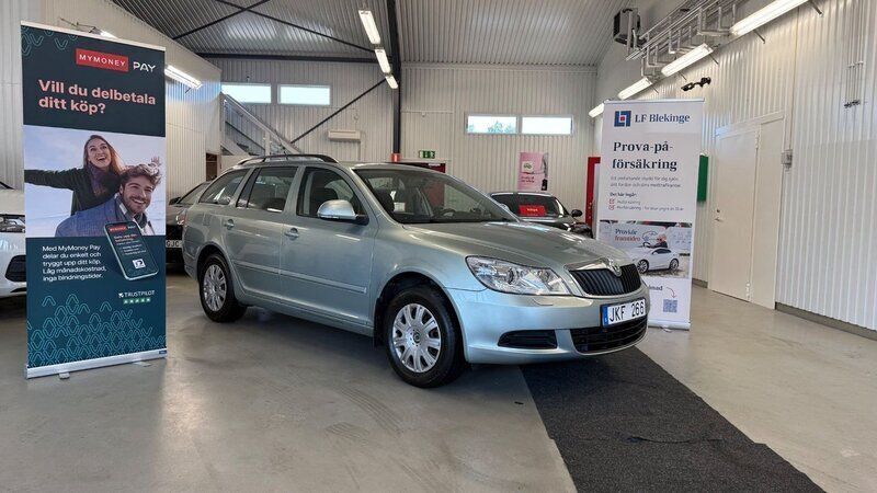 Ljusgrön (grön) Begagnad 2010 Skoda Octavia Kombi | 54 900 kr (Marknadspris) - Bild 1/4