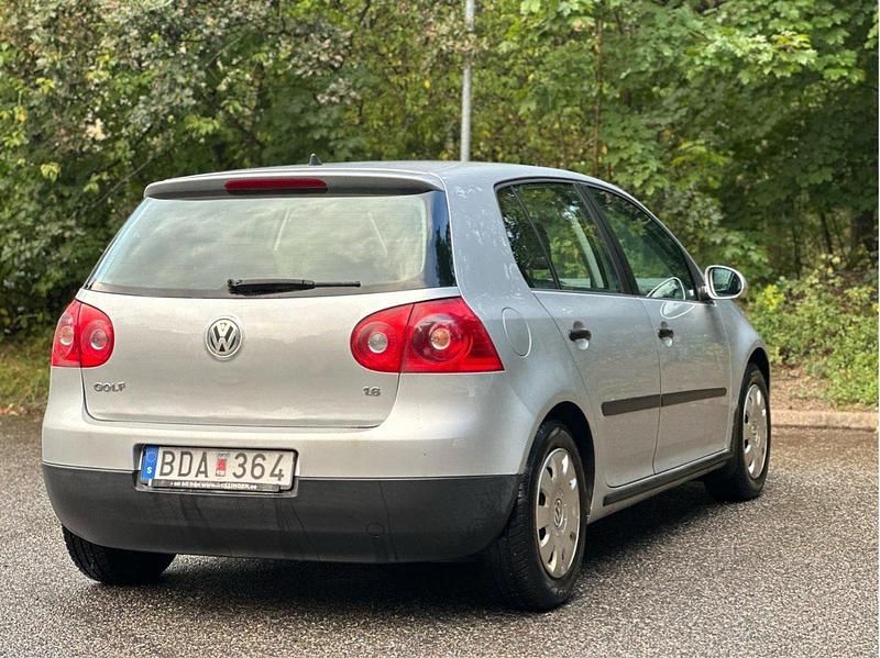 Silver Begagnad 2006 VW Golf V Trendline Halvkombi | 34 000 kr (Marknadspris) - Bild 1/4