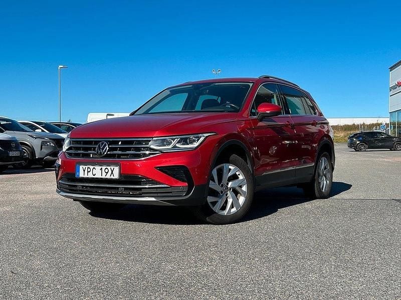 Röd Begagnad 2022 VW Tiguan Elegance SUV | 284 900 kr (Bra pris) - Bild 1/2