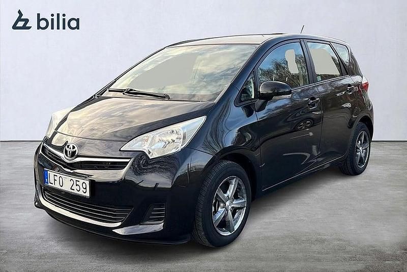 Svart Begagnad 2011 Toyota Verso-S Plus Kombi | 119 900 kr (Marknadspris) - Bild 1/3