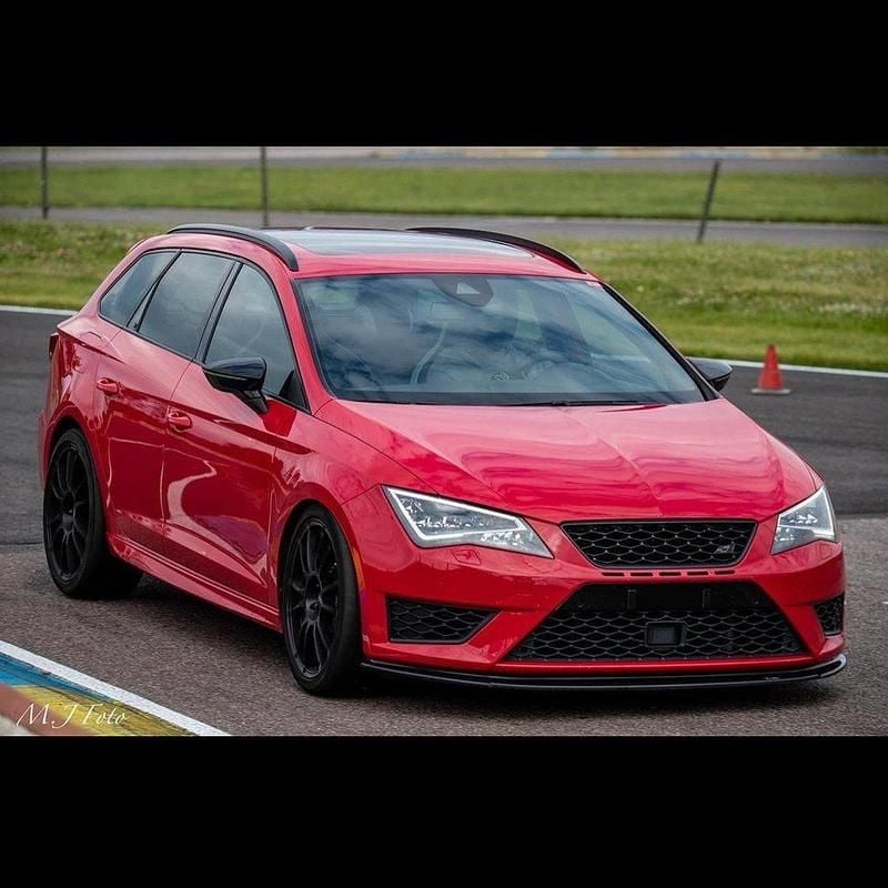 Röd Begagnad 2016 Cupra Leon Kombi | 279 900 kr (Dyr) - Bild 1/4