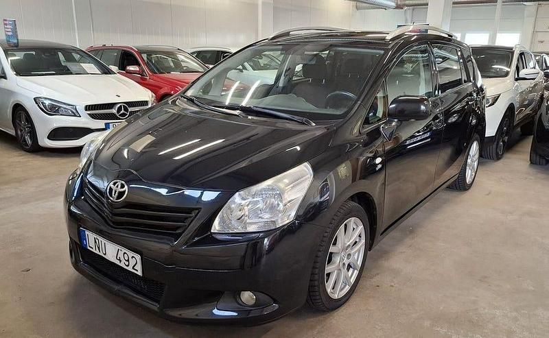 Svart Begagnad 2010 Toyota Verso Minibuss | 75 000 kr (Marknadspris) - Bild 1/4