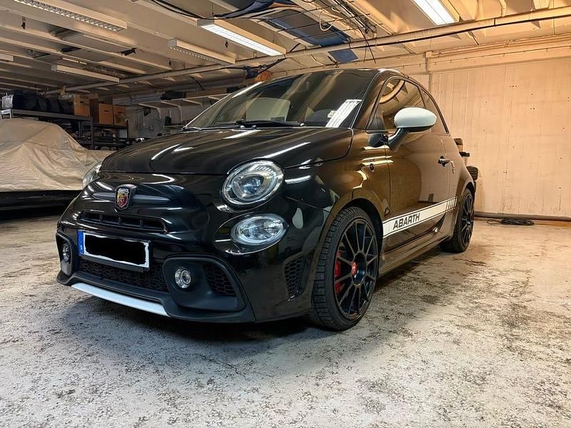 Begagnad Abarth 595 Esseesse 180 HK (132 kW) 2021 Svart