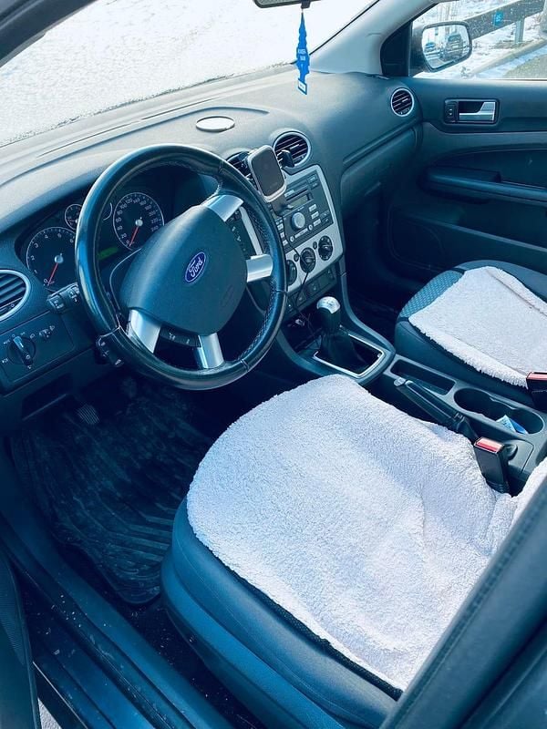 Begagnad Ford Focus 125 HK (91 kW) 2006 Kombi