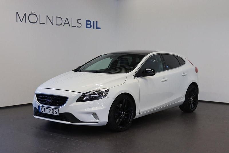 Vit Begagnad 2016 Volvo V40 R-Design Kombi | 159 900 kr (Marknadspris) - Bild 1/4