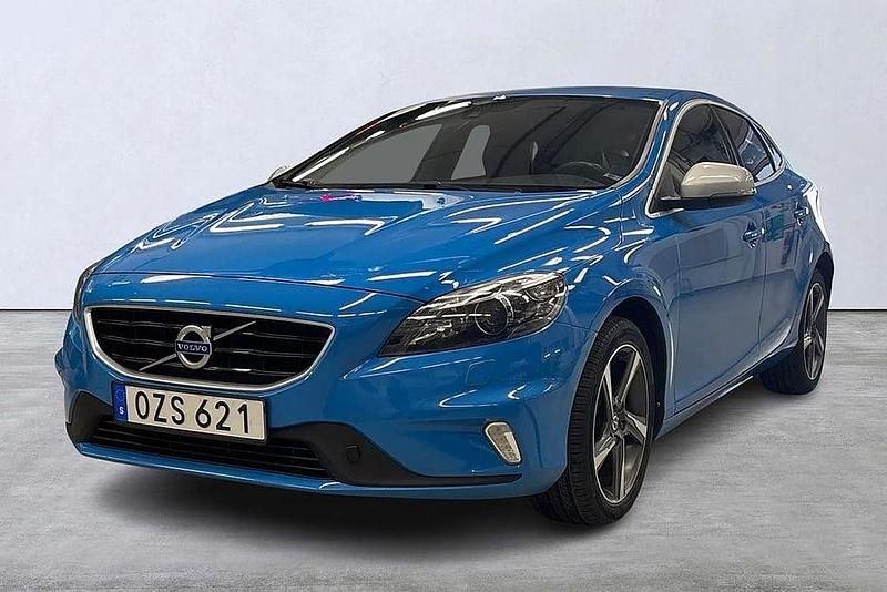 Blå Begagnad 2016 Volvo V40 R-Design Halvkombi | 169 900 kr (Lite dyr) - Bild 1/4