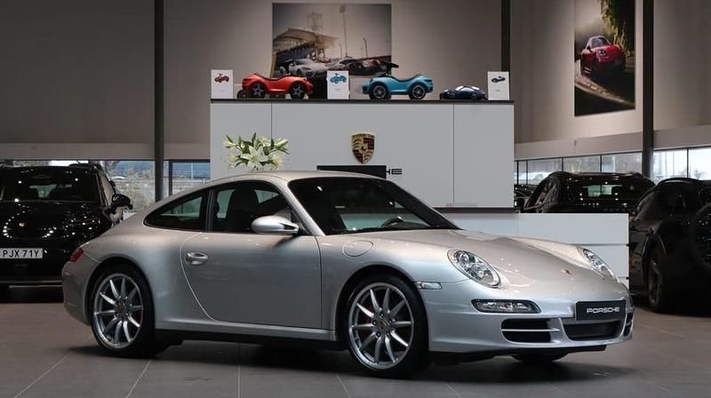 Silver Begagnad 2008 Porsche 911 Carrera 4S Sportkupé | 699 000 kr - Bild 1/4