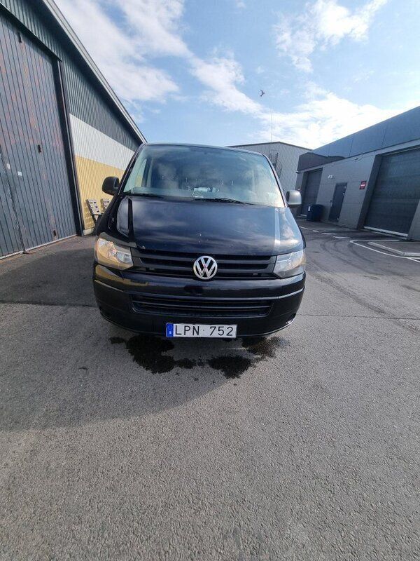 Svart Begagnad 2011 VW T5 Van | 75 000 kr (Marknadspris) - Bild 1/4
