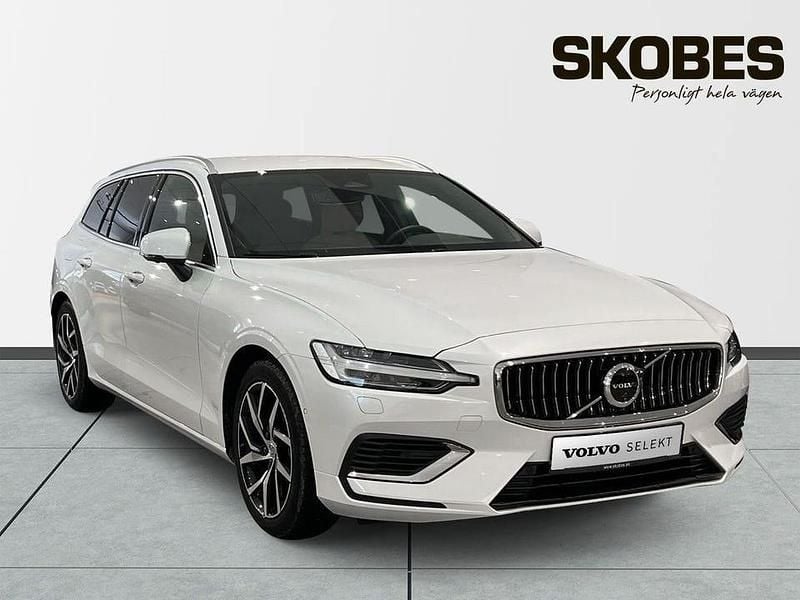 Vit Begagnad 2025 Volvo V60 Plus Kombi | 489 600 kr - Bild 1/3