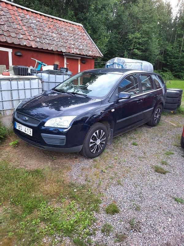 Blå Begagnad 2007 Ford Focus Kombi | 10 000 kr - Bild 1/3