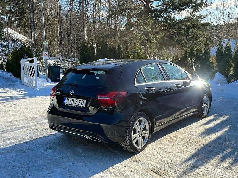 Begagnad Mercedes A180 109 HK (80 kW) 2016 Svart Halvkombi