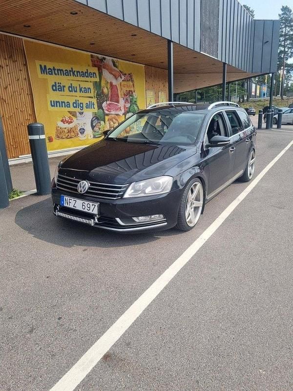 Svart Begagnad 2013 VW Passat Kombi | 45 000 kr (Marknadspris) - Bild 1/4