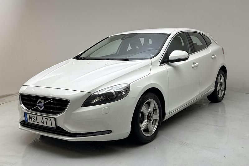 Vit Begagnad 2016 Volvo V40 Momentum Kombi | 139 800 kr (Marknadspris) - Bild 1/4