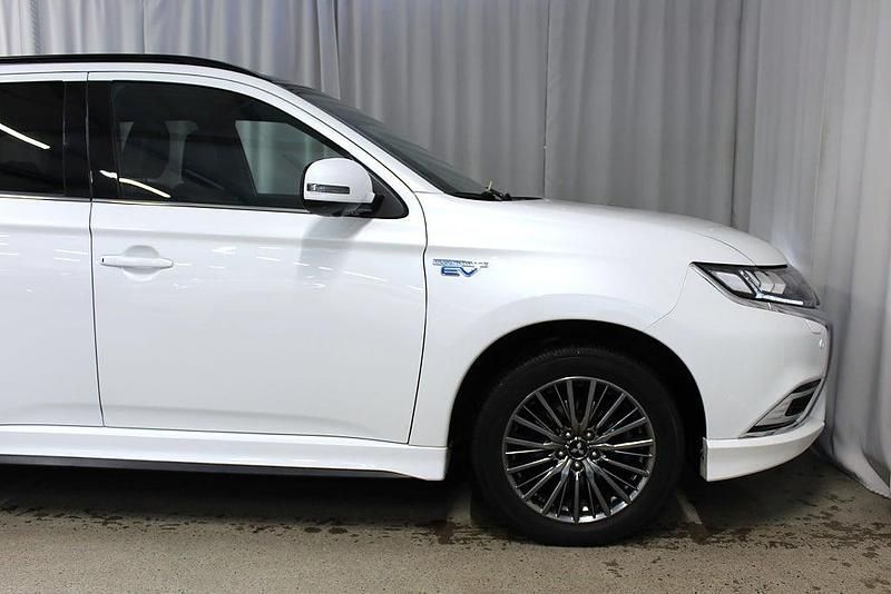 Begagnad Mitsubishi Outlander P-HEV Edition 135 HK (99 kW) 2019 Vit SUV