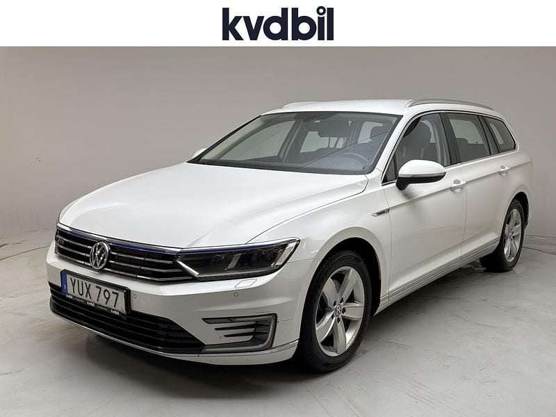 Vit Begagnad 2018 VW Passat GTE Kombi | 149 000 kr (Bra pris) - Bild 1/3