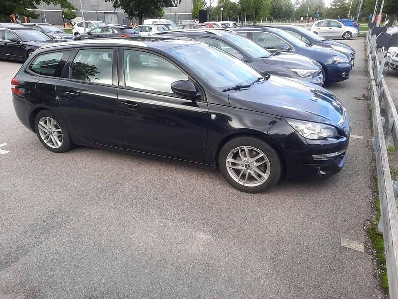 Svart Begagnad 2015 Peugeot 308 Active Kombi | 75 000 kr (Marknadspris) - Bild 1/3