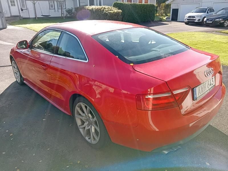 Röd Begagnad 2009 Audi A5 Comfort Sportkupé | 70 000 kr (Superpris) - Bild 1/4
