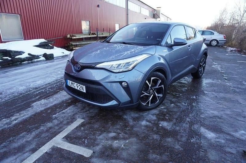 Grå Begagnad 2021 Toyota C-HR Edition SUV | 229 900 kr (Marknadspris) - Bild 1/4