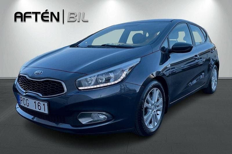 Grå Begagnad 2013 Kia Ceed Halvkombi | 99 900 kr (Lite dyr) - Bild 1/3