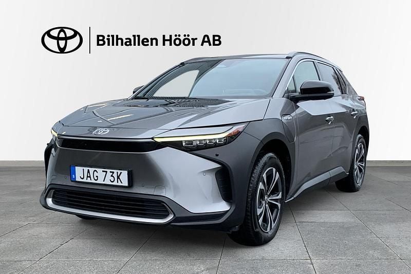 Silver Begagnad 2023 Toyota bZ4X Executive SUV | 419 900 kr (Marknadspris) - Bild 1/3