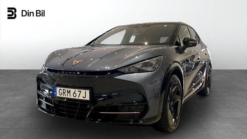 Mörkblå (tavascan blue metallic) Begagnad 2024 Cupra Tavascan VZ SUV | 509 900 kr (Marknadspris) - Bild 1/4