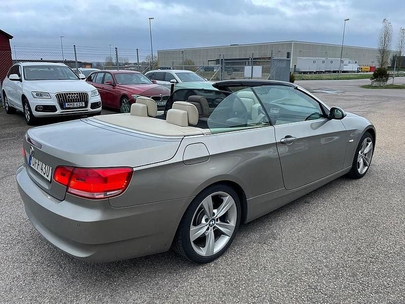 Begagnad BMW 320 Cabriolet Comfort Edition 170 HK (125 kW) 2009 Ljusbrun Cab